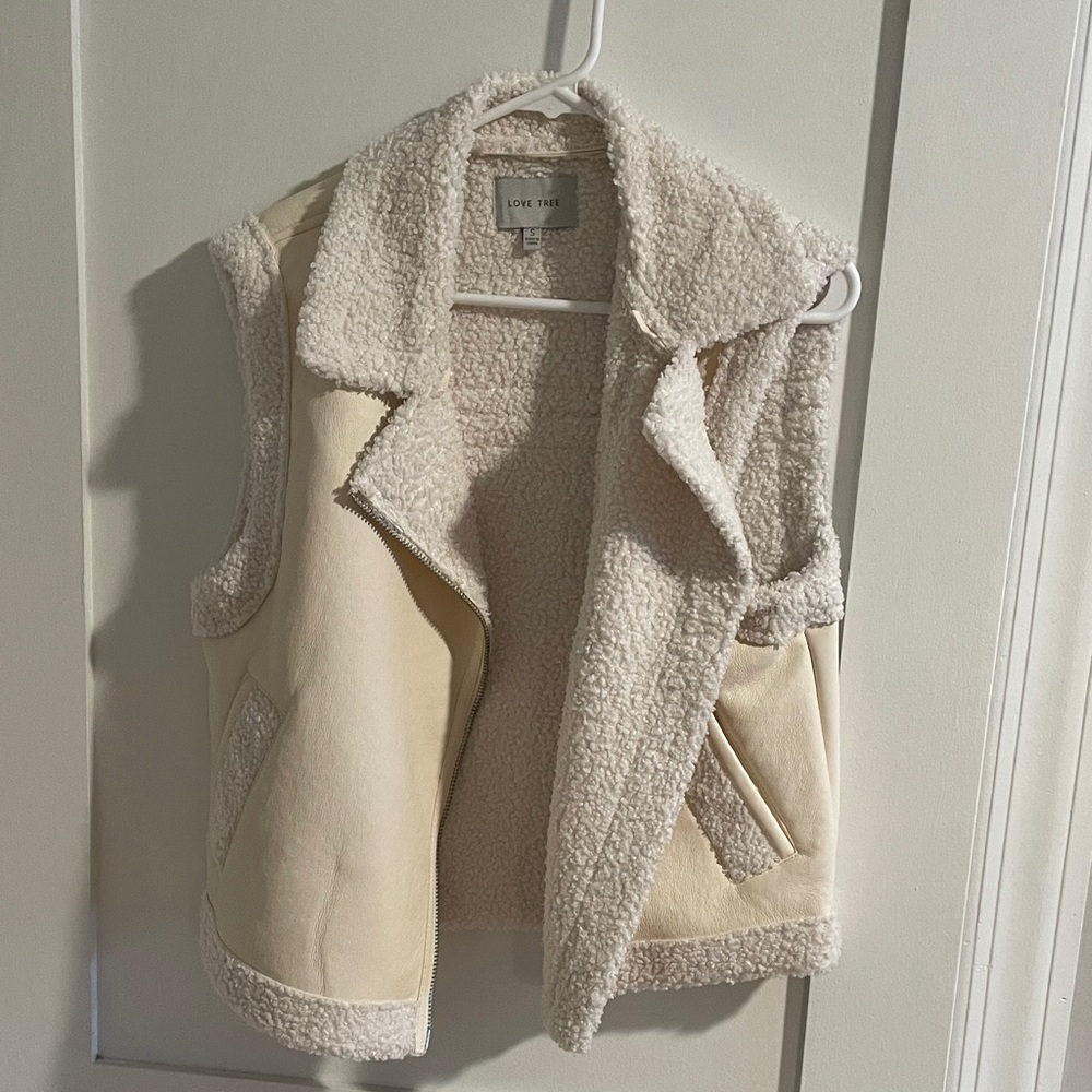 Love Tree Beige Sherpa Vest - Picture 1 of 4